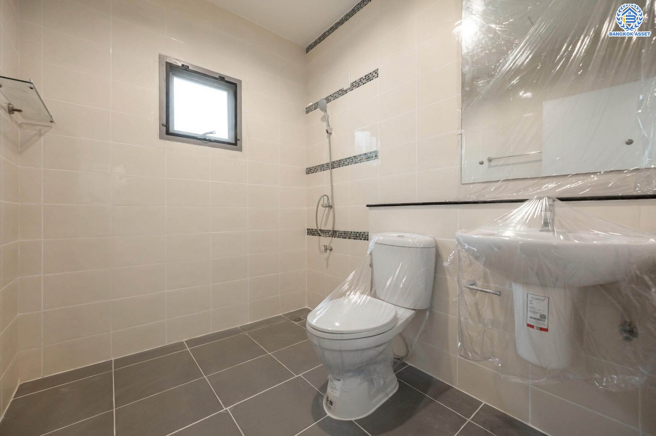 บ้านมือสองตกแต่งใหม่ โครงการ เพอร์เฟคเพลส แจ้งวัฒนะ-ปากเกร็ด เนื้อที่ 54 ตร.ว. ฟังก์ชัน 3 ห้องนอน 3 ห้องน้ำ จอดรถได้ 2 คัน รองรับทุกการอยู่อาศัย บนทำเลศักยภาพ ใกล้เซ็นทรัลแจ้งวัฒนะ รถไฟฟ้าสายสีชมพู "สถานีปากเกร็ด" และเชื่อมสู่แจ้งวัฒนะและทางด่วน "ศรีรัช"...